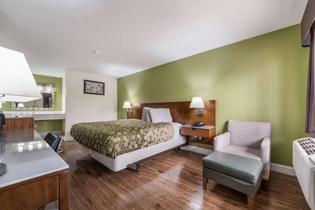 Econo Lodge Atlanta Airport East Forest Park Room photo
